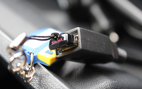 SanDisk USB stick in a car