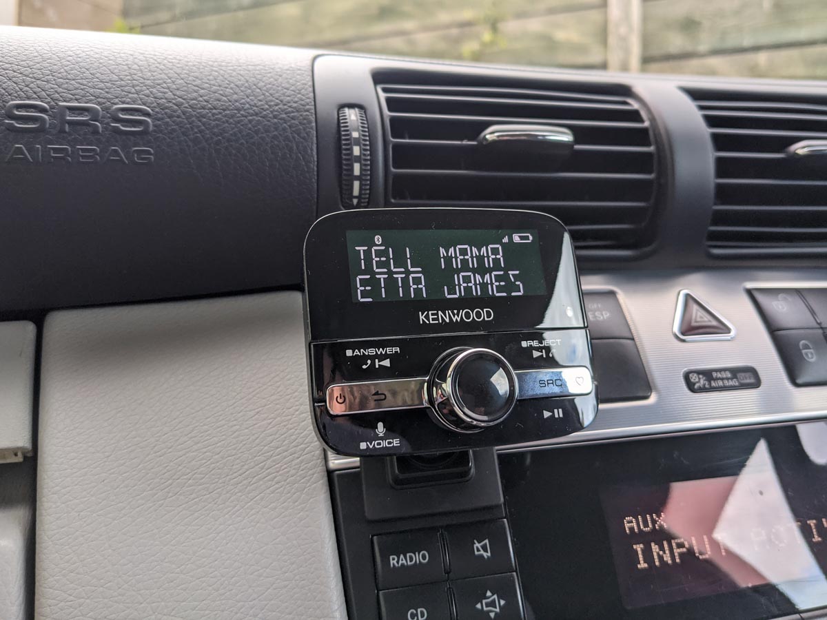 The artist and title displayed in Bluetooth mode