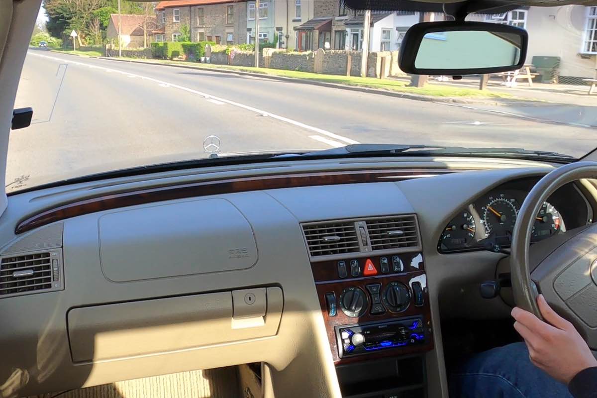 The antenna is unobtrusive when driving 