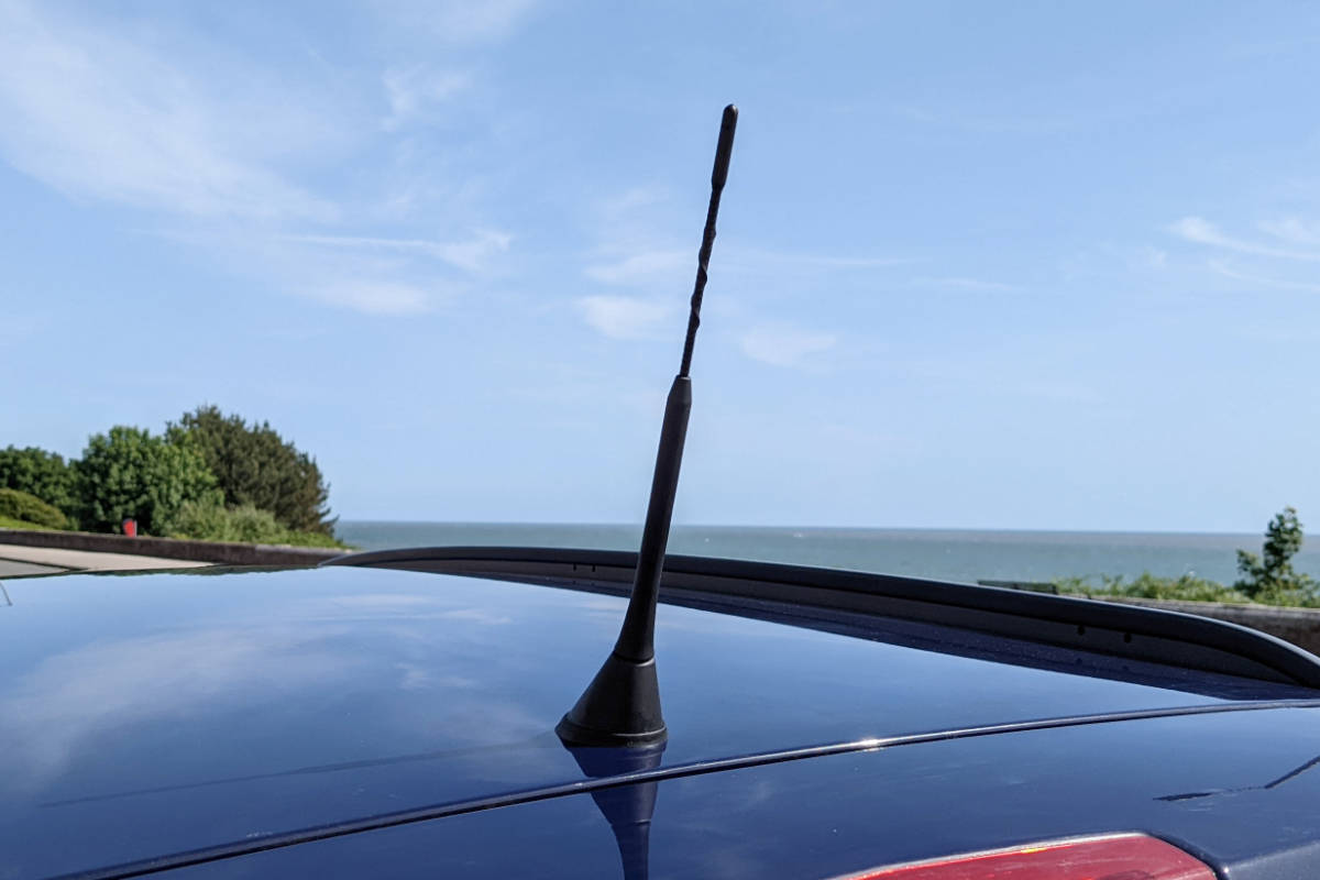 Celsus DAB and AM/FM Antenna on a Car Roof