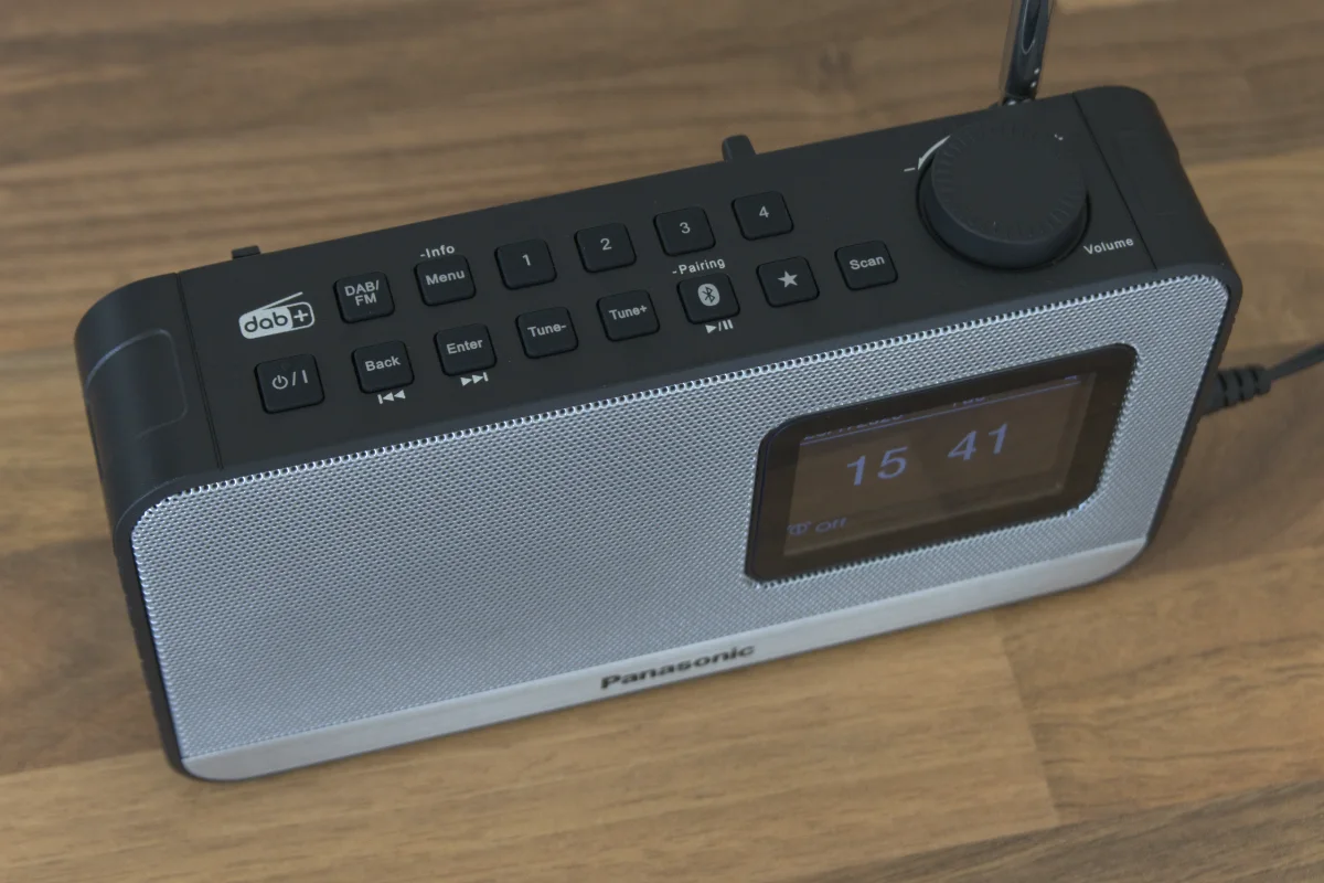 Controls on the top of the RF-D15