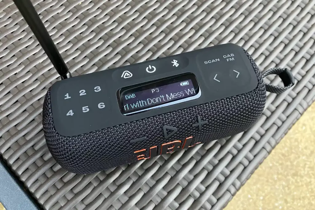 JBL Tuner 3 Display and Buttons