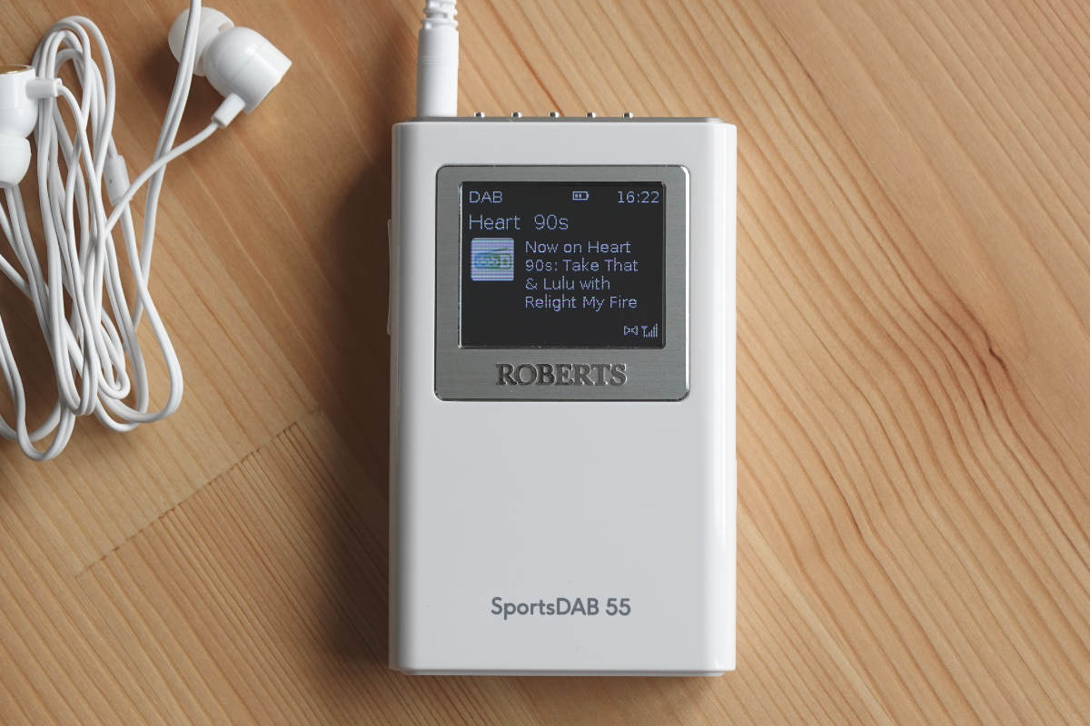 Listening to Heart 90s on the Roberts SportsDAB 55